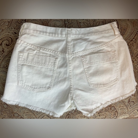 Free People Distressed White Denim Cut Off Geometric Aztec Pattern Jean Shorts - Picture 4 of 5